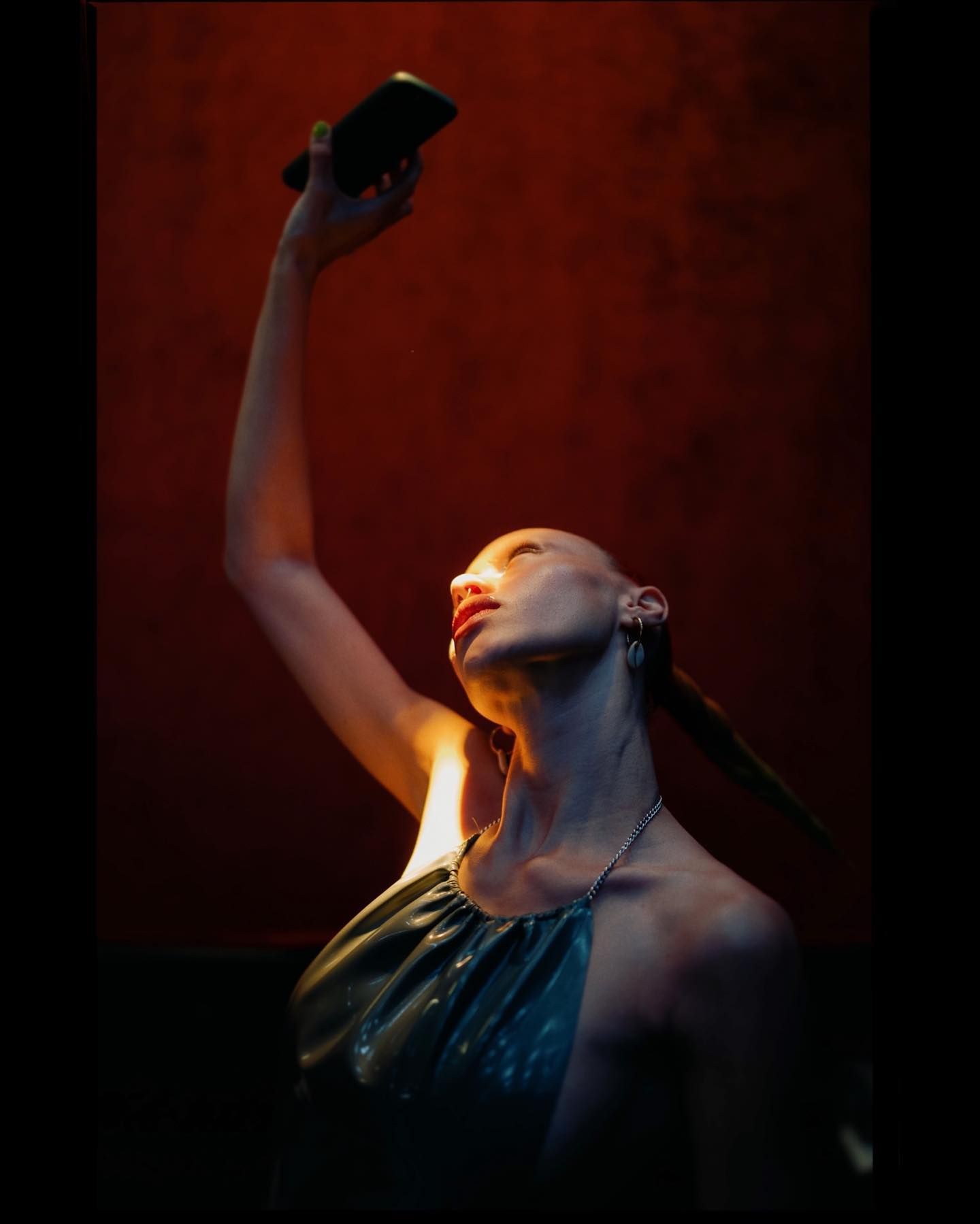 Portrait à la lumière d'une flamme